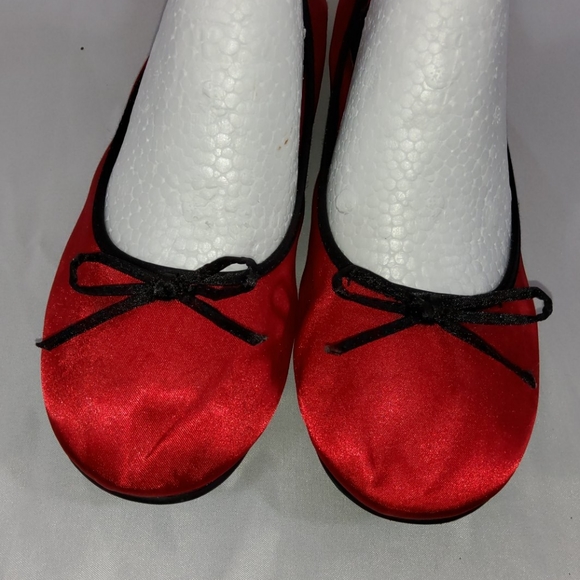 🍒 Red ballet flats with 🖤 black trim/bow details - Picture 7 of 7